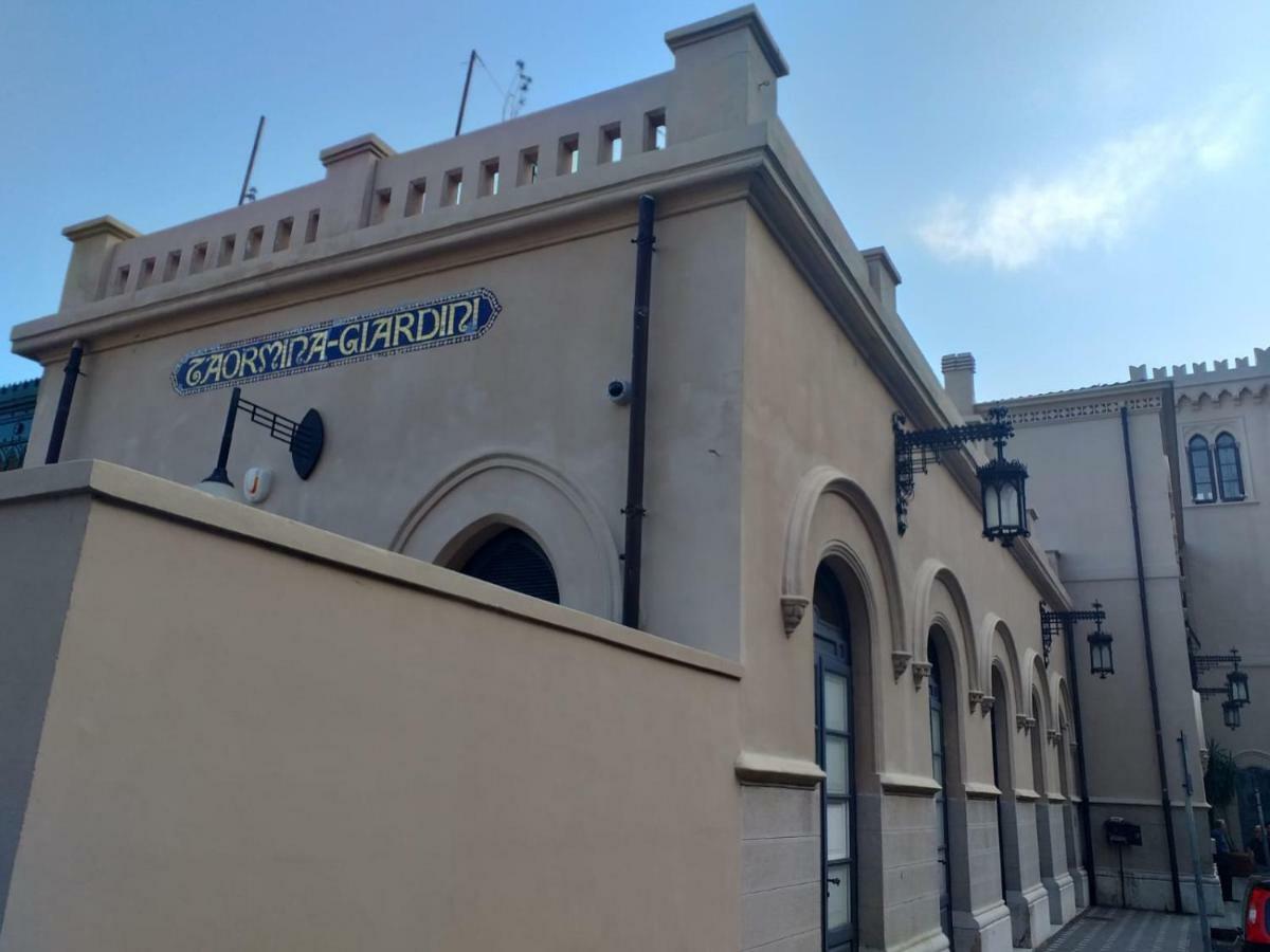 La Maison Dorée Giardini Naxos Esterno foto